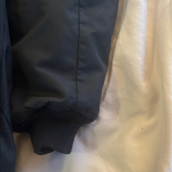 Patagonia Black Bomber Jacket with Purple fleece Lining. For snow, rain and cold - Picture 7 of 16